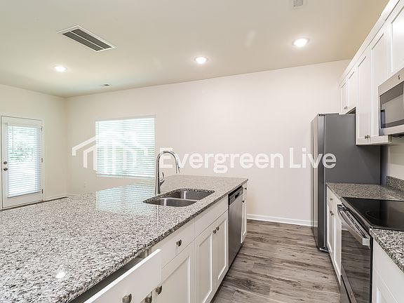 4th image of 267 E Catawba Ave