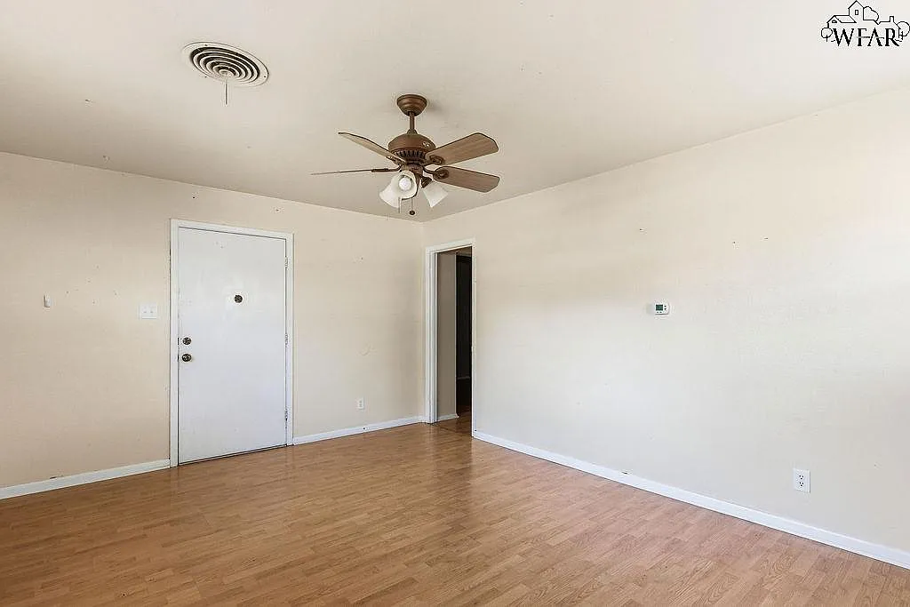 3 bed, 2.0 bath, 1400 sqft, $1,495 — Photo 4
