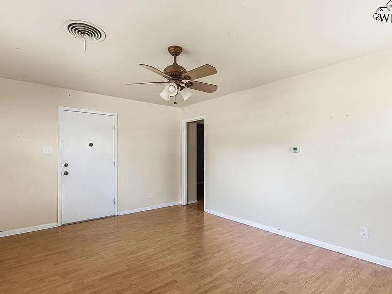 4202 Meadowbrook Dr — Photo 4