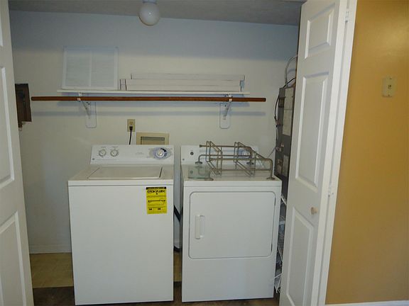 5th image of 203 Buckingham Dr