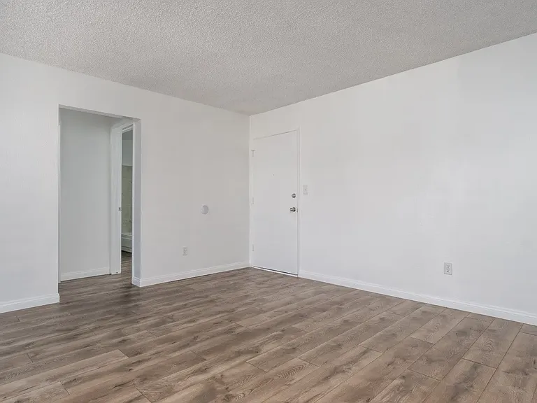279 Moss St #8 — Photo 8