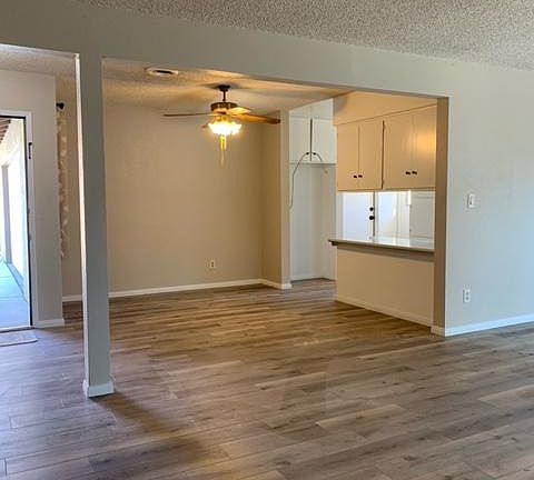 4th image of 566 W Indian School Ln
