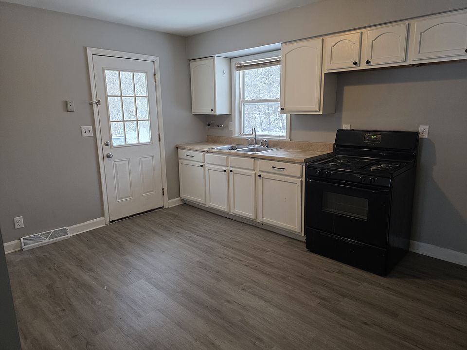 1st image of 2875 Belmont St APT E