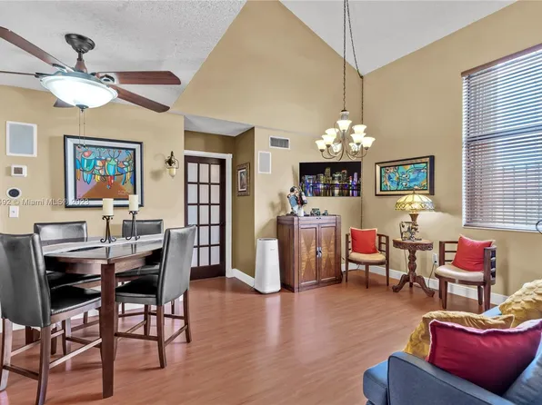 2730 W 62nd Pl APT 203, Hialeah, FL 33016