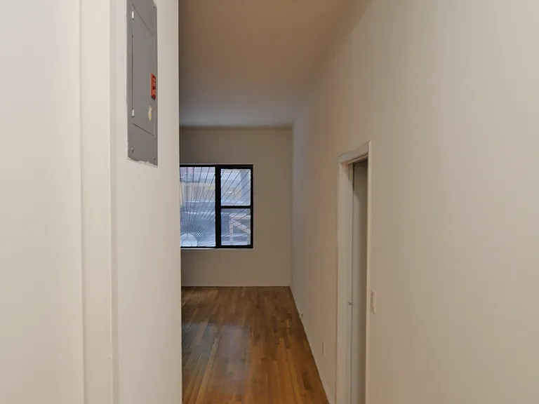 70 E 12th St #1B — Photo 3