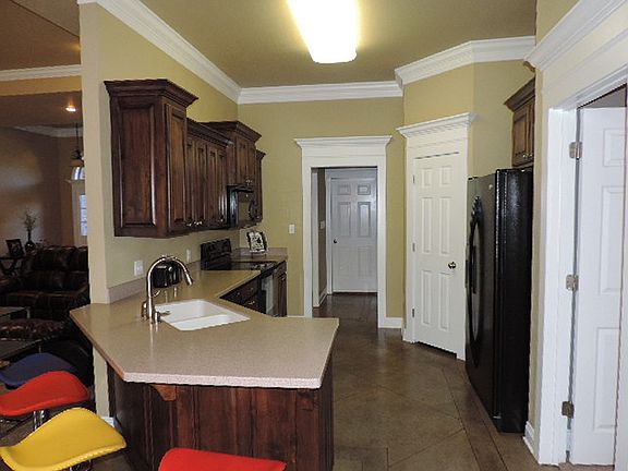 Large walk-in Pantry!