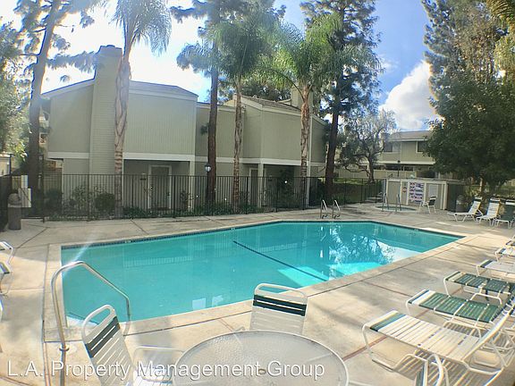 2nd image of 22111 Burbank Blvd Unit 6