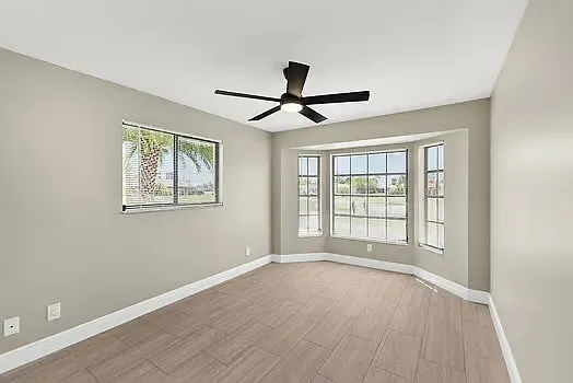 4836 Marine Dr — Photo 30