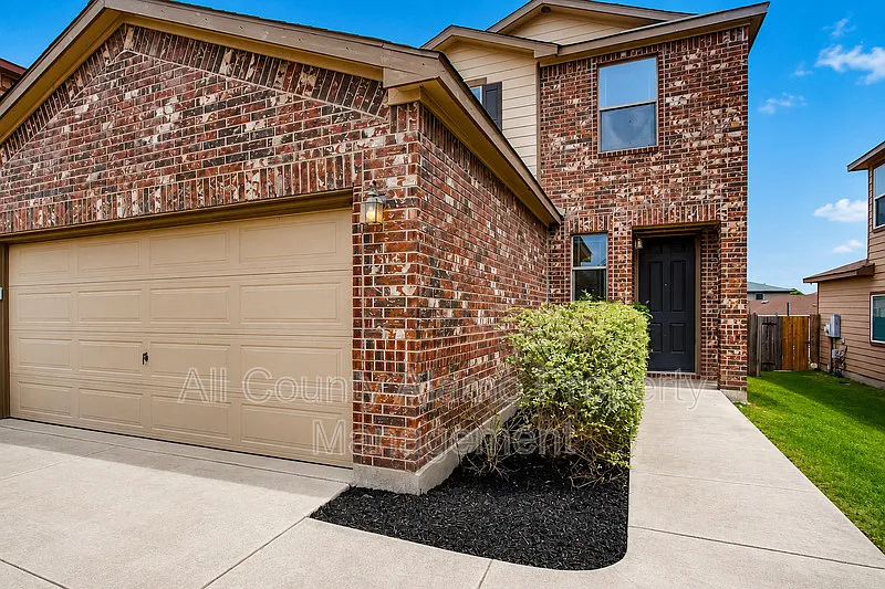 3 bed, 2.5 bath, 1602 sqft, $1,650 — Photo 3