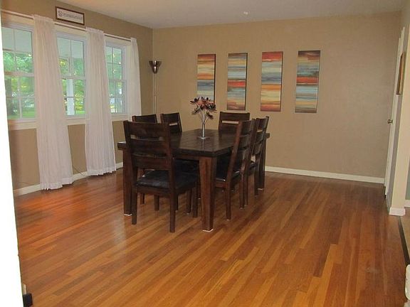 4th image of 1310 Carmona Dr
