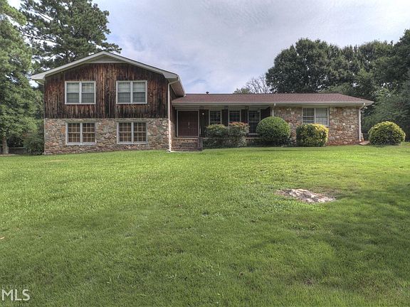 2nd image of 1698 Fontaine Dr