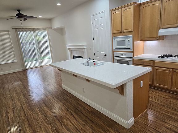 3rd image of 360 Collins Ct