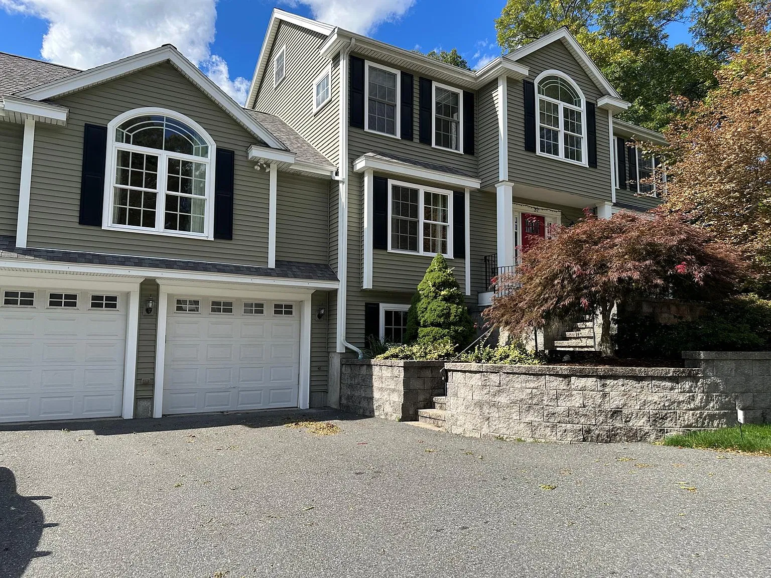 4 bed, 3.5 bath, 4000 sqft, $7,000 — Photo 2