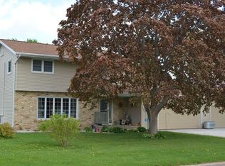 105 Greenview Dr, Columbus, WI 53925