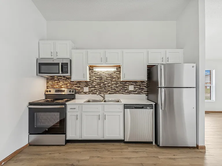 ReNew Edwardsville Apartment Collection — Photo 11