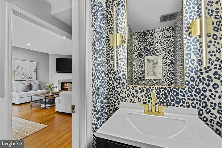 6707 Melrose Dr — Photo 11