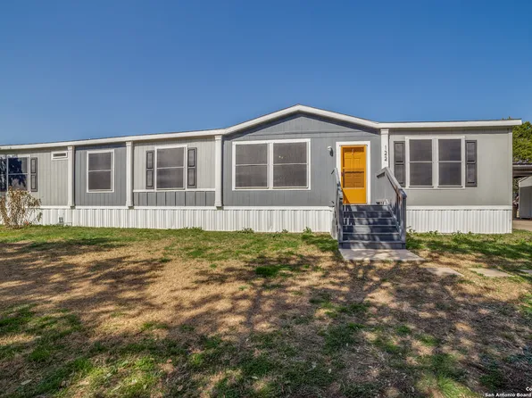 122 Northlake Dr, Lakehills, TX 78063