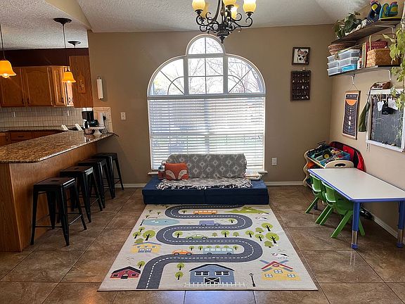 4th image of 225 Wilmington Cir