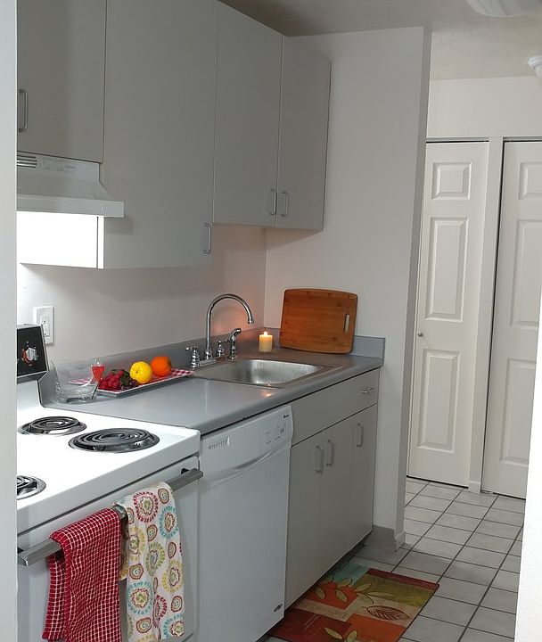 1st image of 10231 NE Tillamook St APT 203