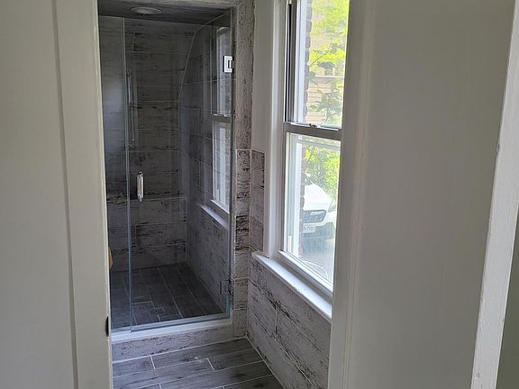 5th image of 138 Elliott Ave APT 1