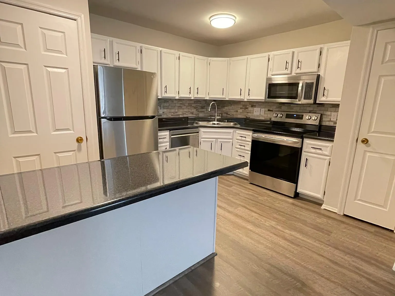 2323 Kratky Rd — Photo 2