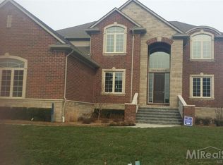 13431 Hawks Dr, Utica, MI