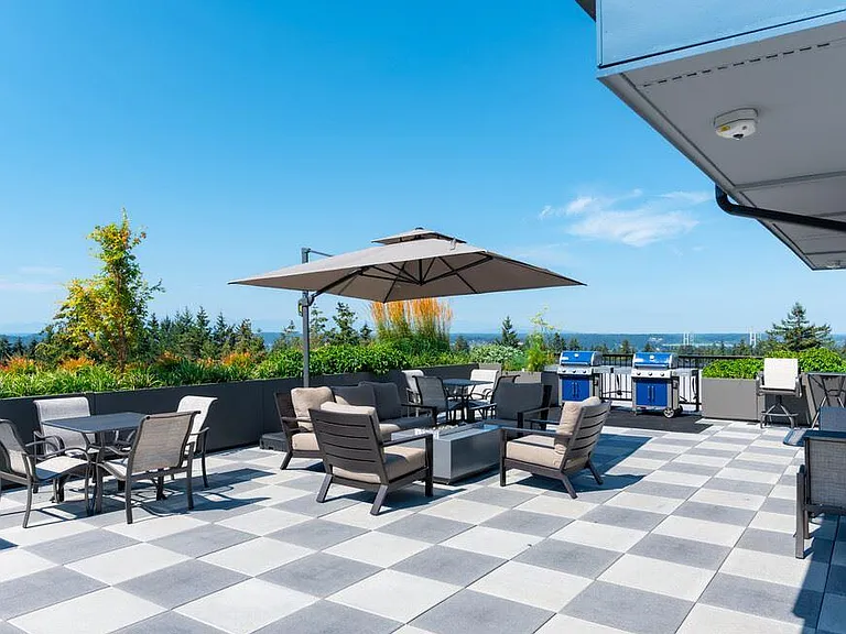 From sunset hangouts to weekend get-togethers, our rooftop lounge sets the scene with a fire table, shaded comfort, and plenty of space to connect. Easily reservable for your special occasions.