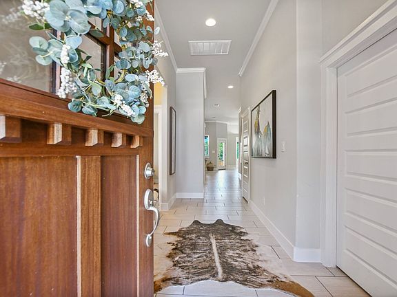 2nd image of 2 Rosewood Cir