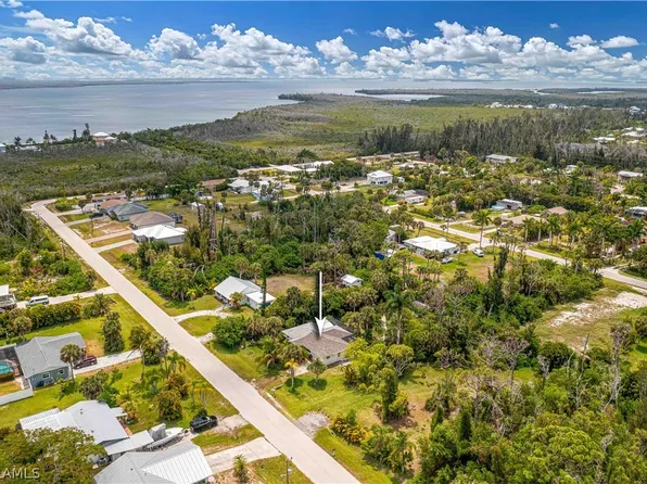 3599 Papaya St, Saint James City, FL 33956