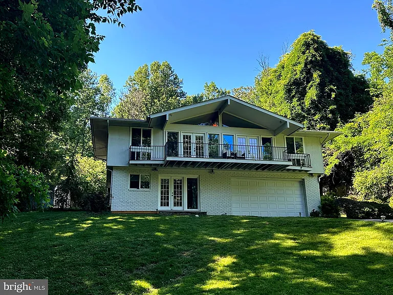 6900 Heatherhill Rd — Photo 2