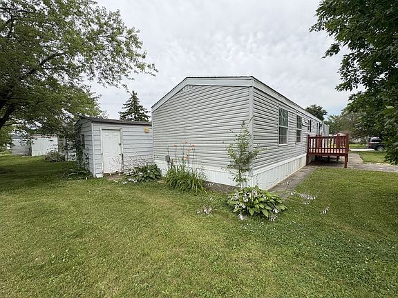 3rd image of 5 Meadowlark Ln #5MEAD
