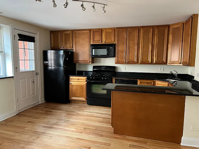 5318 N Francisco Ave #2N — Photo 3