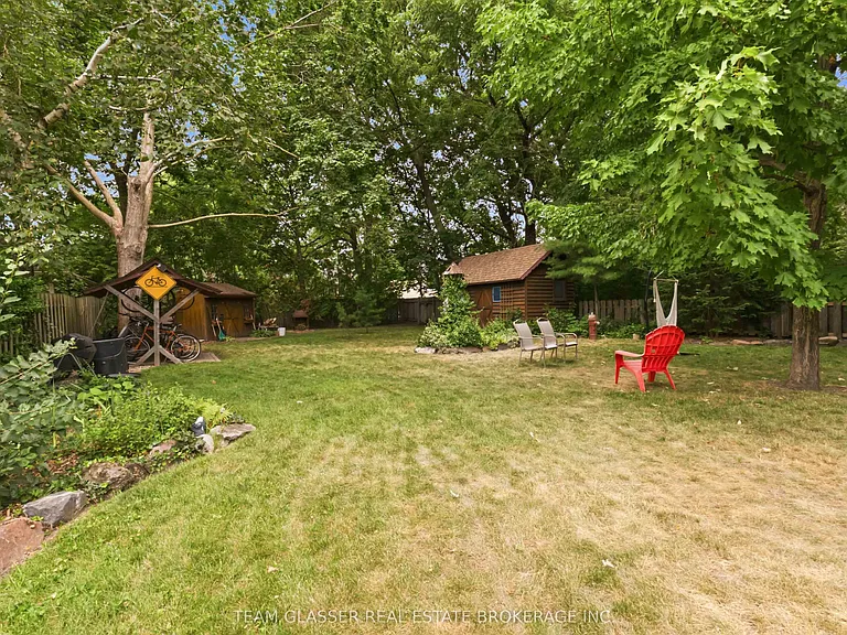 510 Dufferin Ave — Photo 29