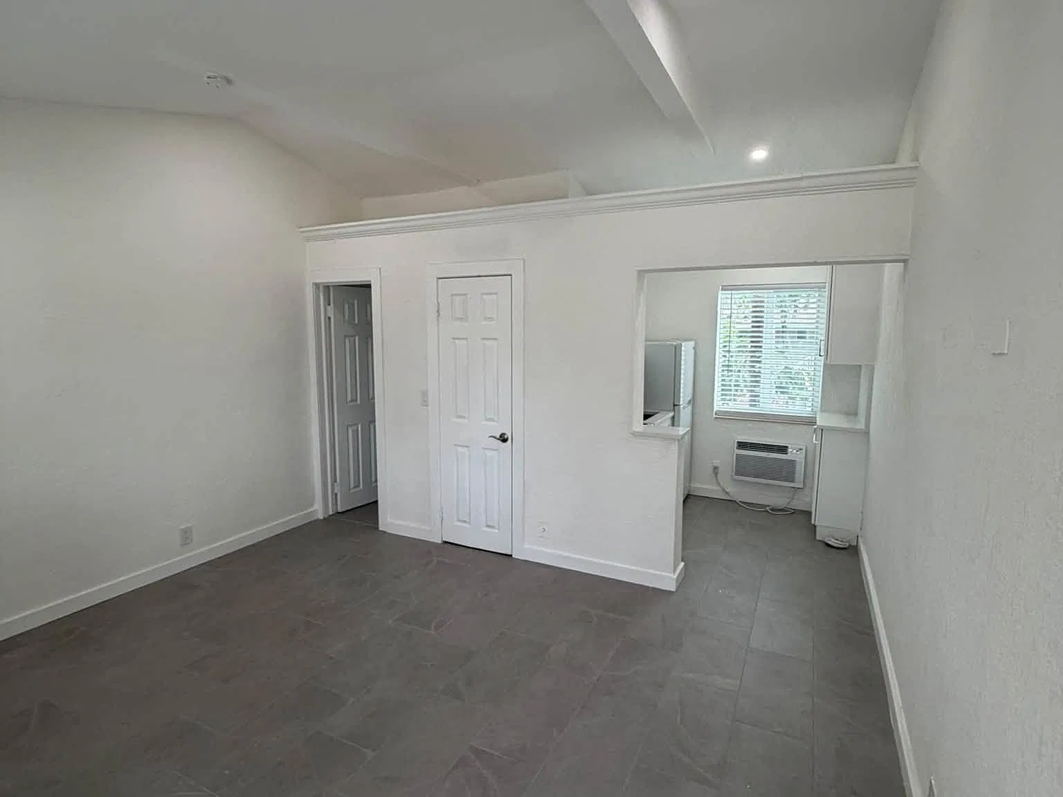 601 NE 21st Ave — Photo 3