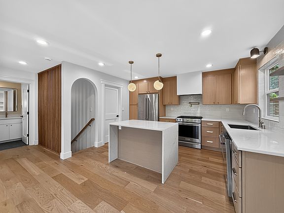4th image of 5237 37th Ave NE #A