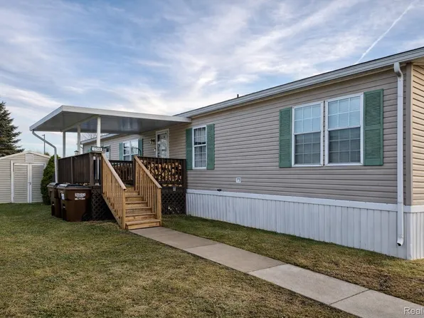 17849 Patrick St, Brownstown, MI 48174