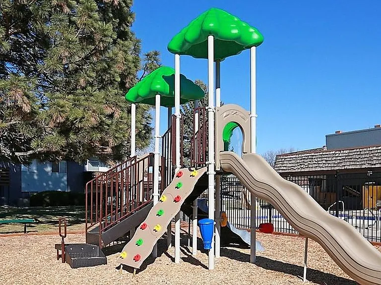Park on 14th — Photo 15