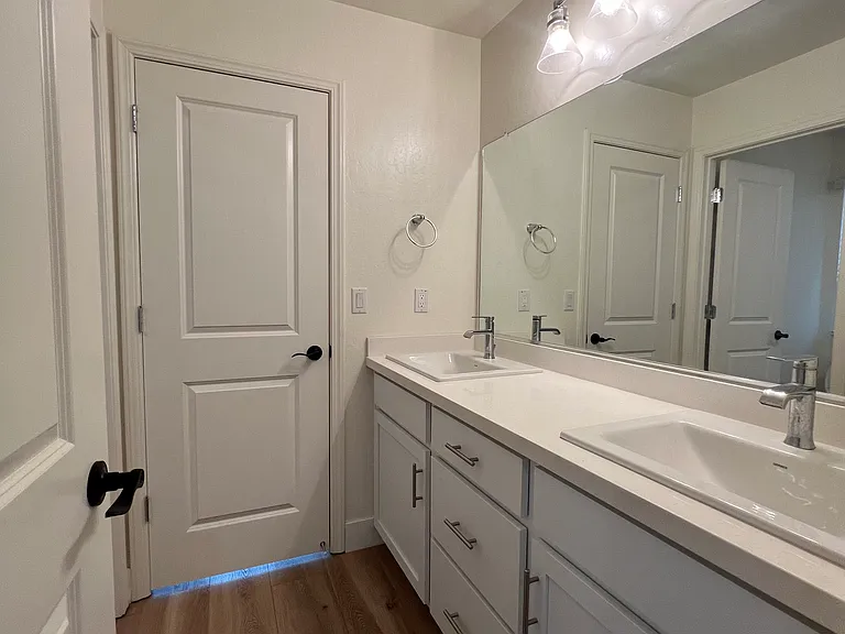 6004 Esmerelda Ave — Photo 4