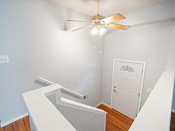 3rd image of 417 NE Stonewall Dr