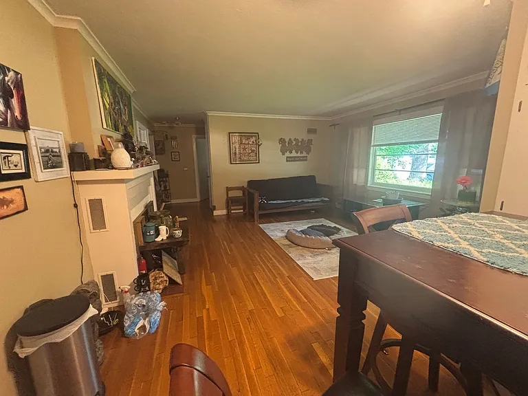 1109 E Linwood Dr — Photo 2