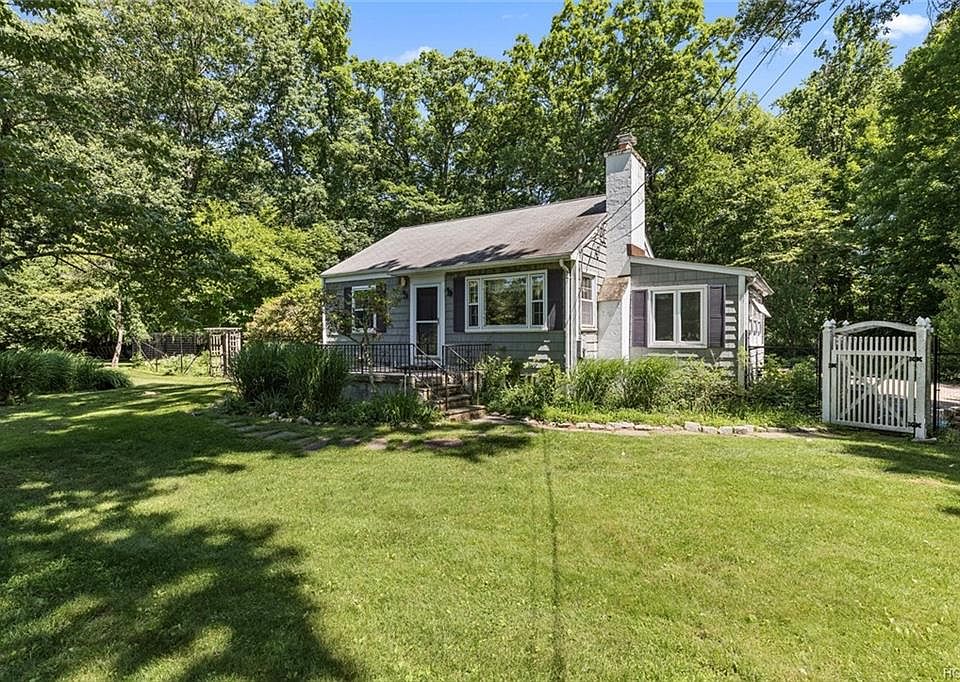 1st image of 1 Elizabeth Dr
