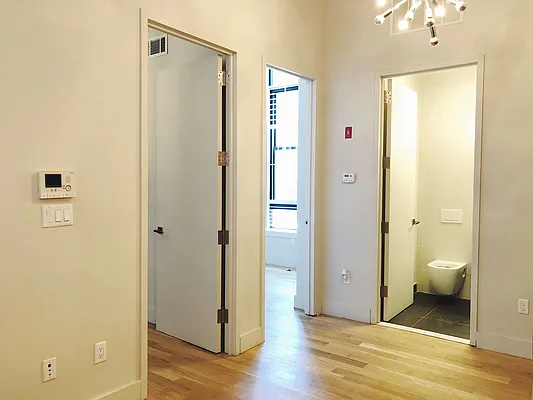 Rented by Manhattan Management LLC | media 61