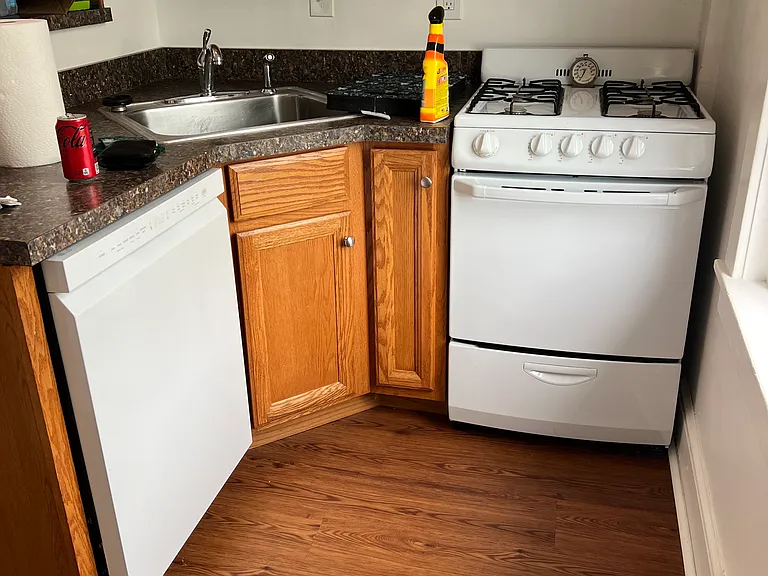 845 Glenbrook Ave #845 — Photo 6