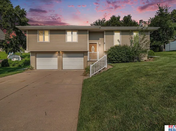 10723 Borman Cir, Omaha, NE 68127