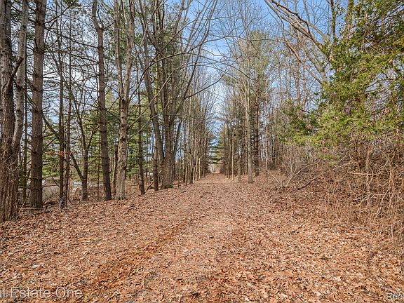 3rd image of 3277 S Milford Rd