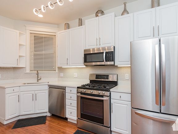 2nd image of 3817 N Lakewood Ave #1F