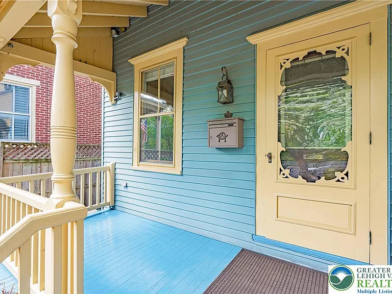 239 E Church St — Photo 4