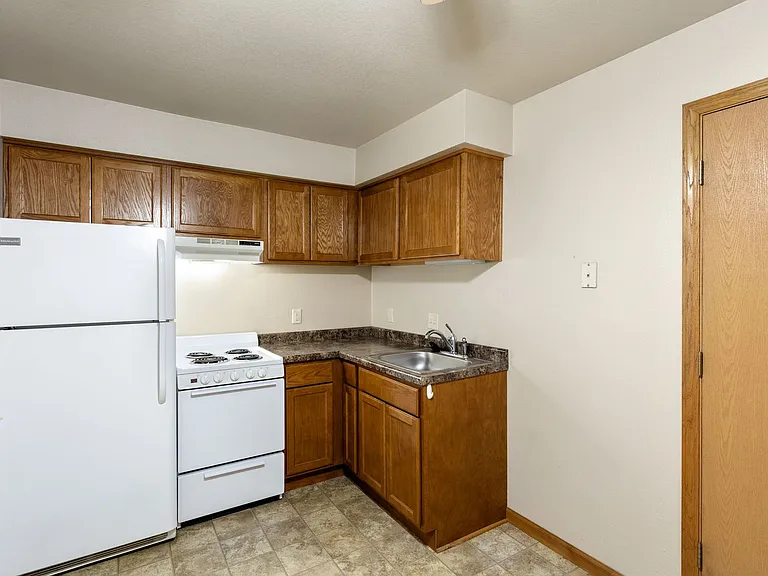 35 Woodmere Ct — Photo 12