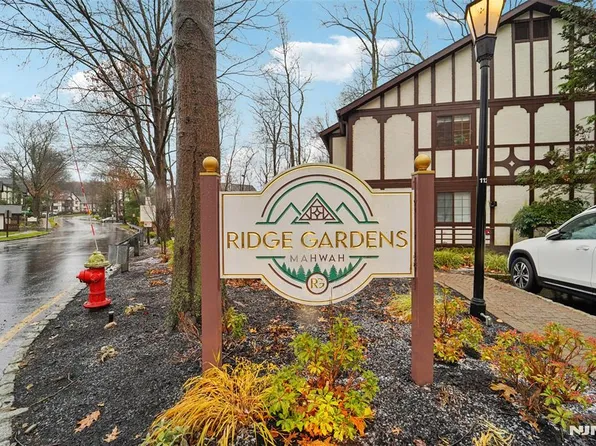 3304 Whittier Ct, Mahwah, NJ 07430