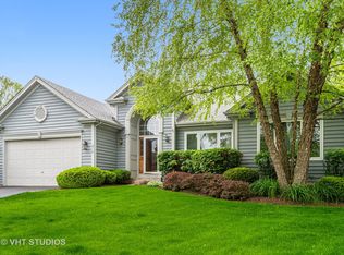 810 Dunham Dr, West Chicago, IL 60185